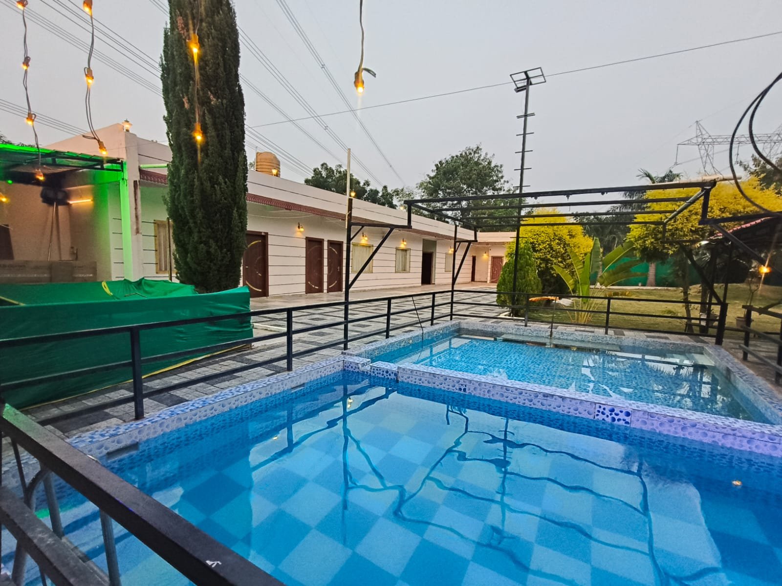 PARADISE  21 FARM & RESORT THIKANA