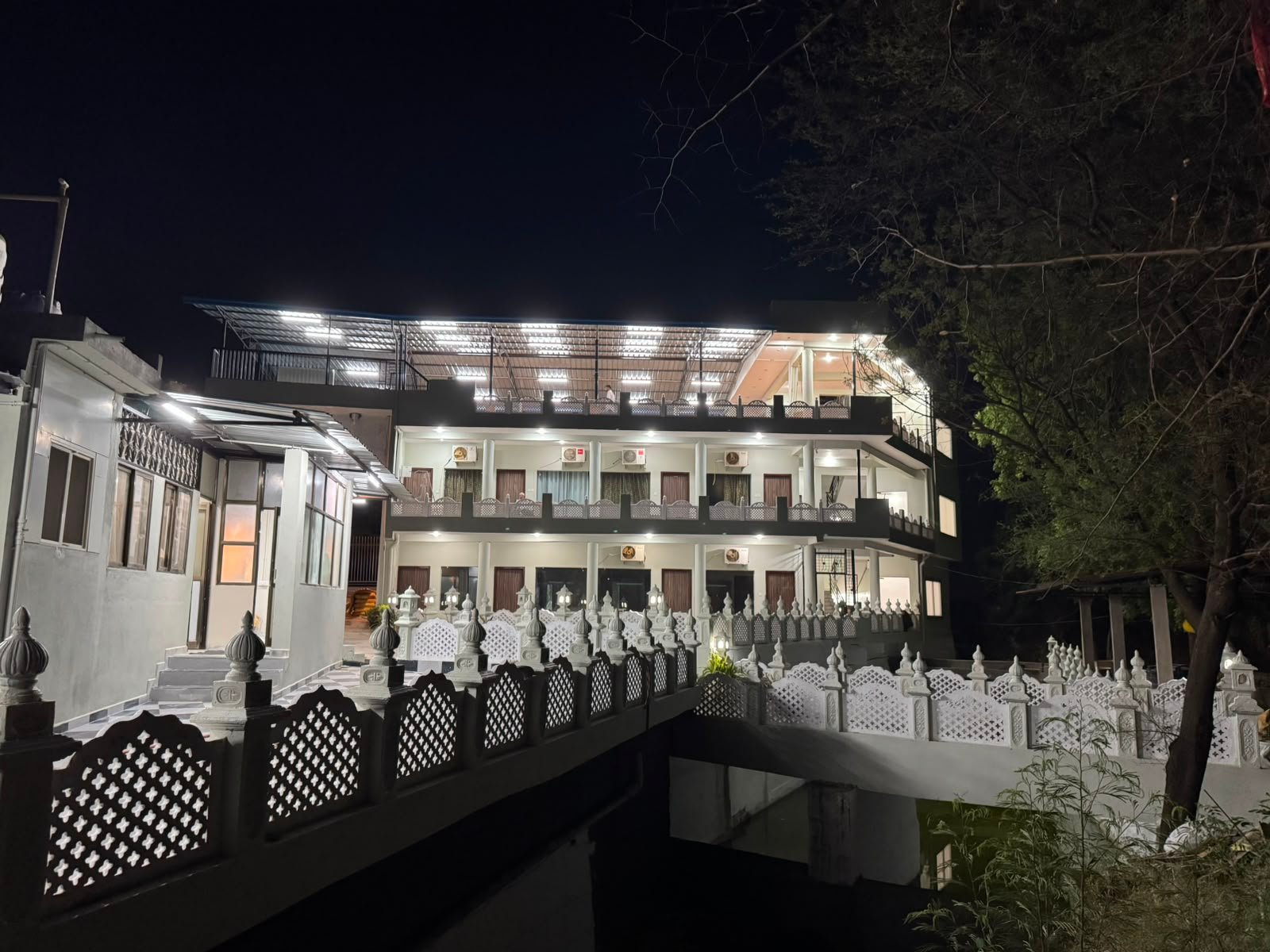 NEEM TREE FARM STAY